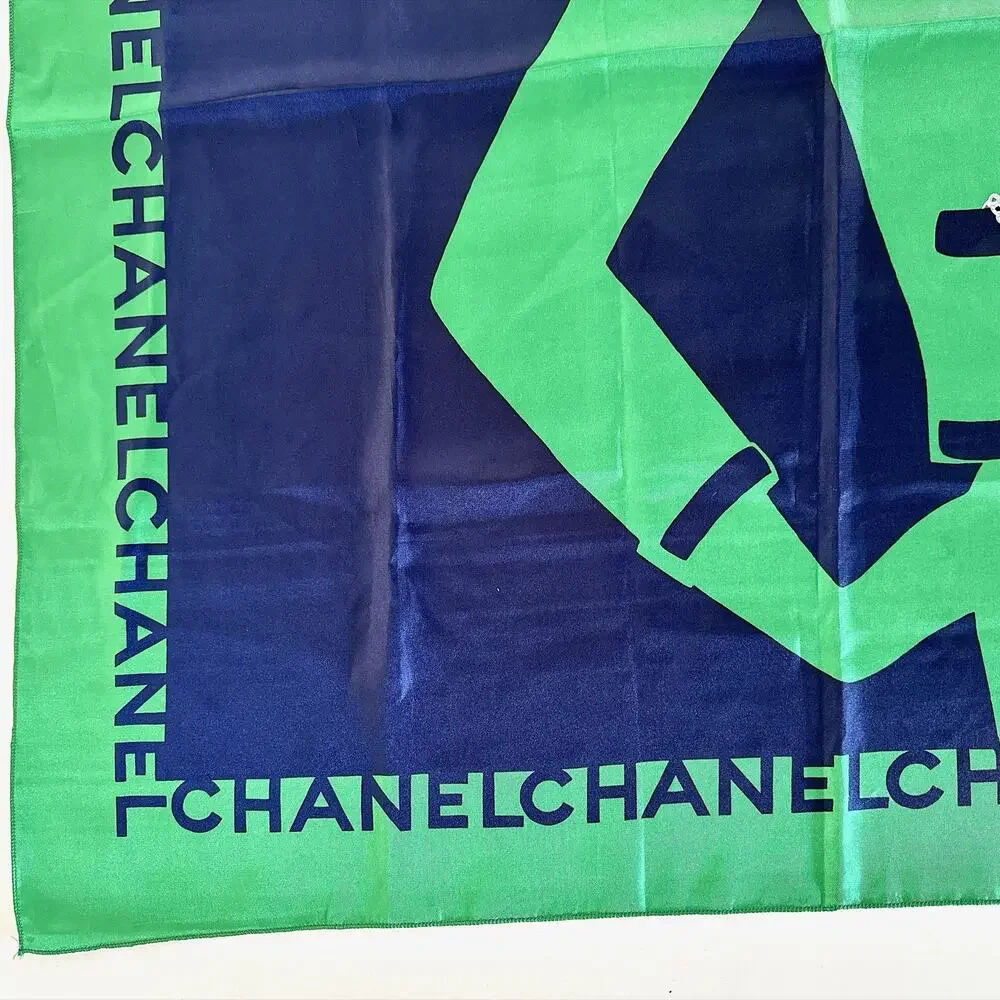 VINTAGE CHANEL SILHOUETTE PORTRAIT SCARF GREEN NAVY